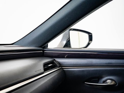 Certified 2019 Lexus ES 350 w/ Accessory Package 2 image 32