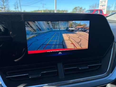 Used 2025 Chevrolet Trax LT image 17