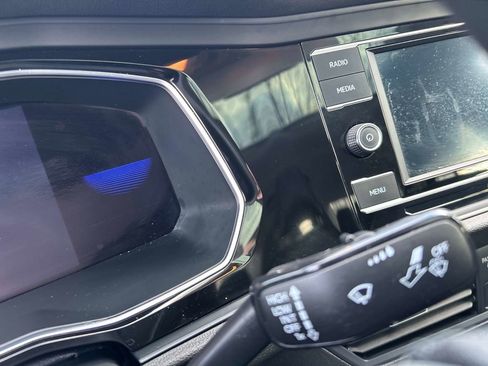 Used 2022 Volkswagen Jetta SE image 25