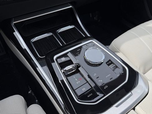 Used 2025 BMW 750e xDrive image 20