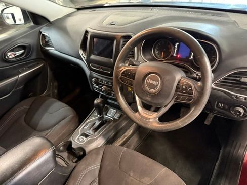 Used 2019 Jeep Cherokee Latitude w/ Popular Appearance Group AWD/4WD image 11