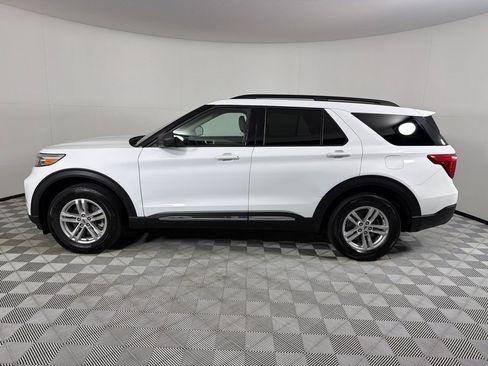 Used 2022 Ford Explorer XLT w/ Equipment Group 202A AWD/4WD image 6