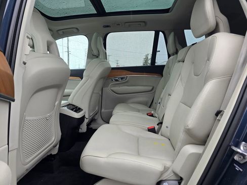 Used 2022 Volvo XC90 T5 Momentum w/ Advanced Package AWD/4WD image 18