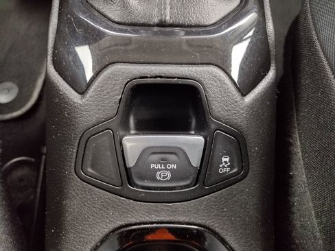 Used 2017 Jeep Renegade Altitude AWD/4WD image 27