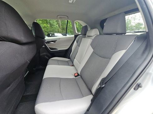 Used 2021 Toyota RAV4 XLE image 17