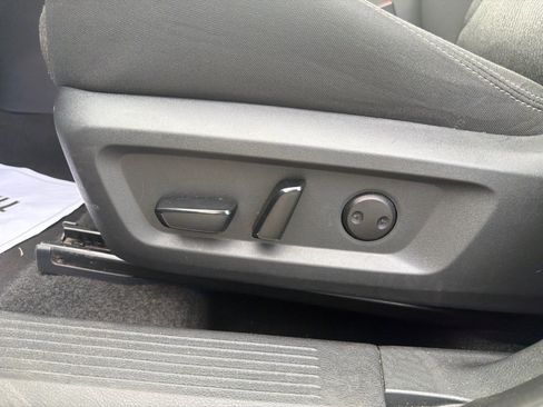 Used 2024 Nissan Rogue SV FWD image 18