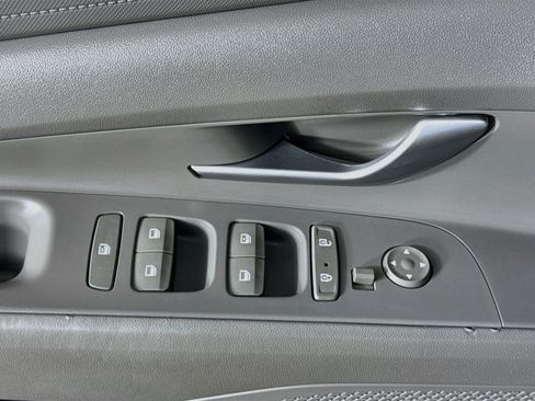 Used 2023 Hyundai Elantra SEL w/ Preferred Accessory Package FWD image 24