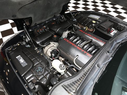 Used 2001 Chevrolet Corvette Convertible w/ Preferred Equipment Group2 RWD image 2