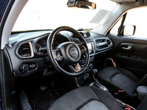 Used 2017 Jeep Renegade Latitude w/ Cold Weather Group image 3