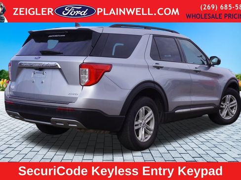 Used 2024 Ford Explorer XLT w/ Equipment Group 202A image 5