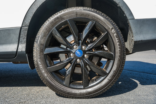 Used 2018 Ford Escape SE w/ SE Sport Appearance Package AWD/4WD image 19