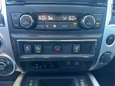 Used 2021 Nissan Titan SV w/ SV Convenience Package AWD/4WD image 4