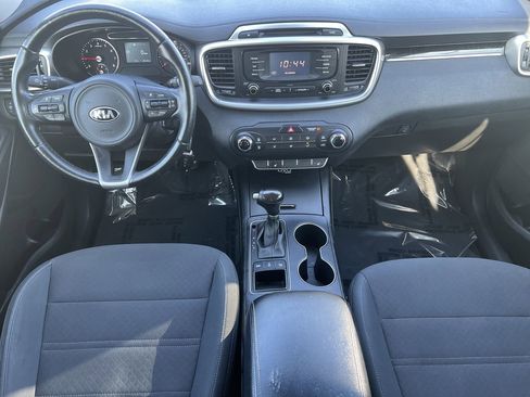 Used 2016 Kia Sorento LX w/ LX Convenience Package image 2