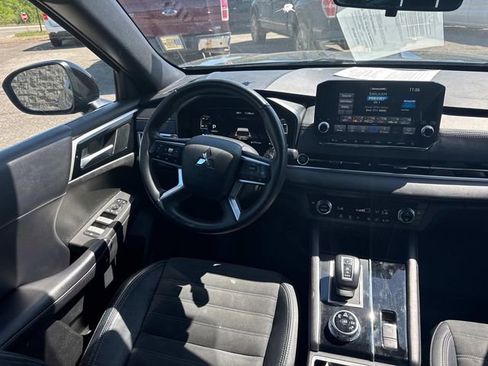 Used 2023 Mitsubishi Outlander SE FWD image 20