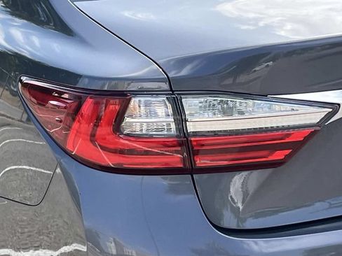 Used 2017 Lexus ES 350 w/ Luxury Package FWD image 10