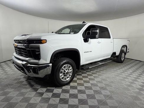 Used 2025 Chevrolet Silverado 2500 LT w/ Safety Package image 3