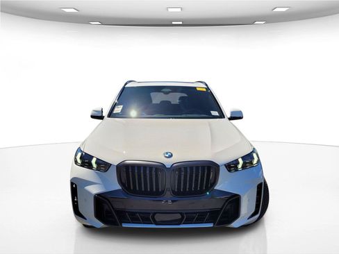 Used 2025 BMW X5 xDrive40i w/ M Sport Package AWD/4WD image 4