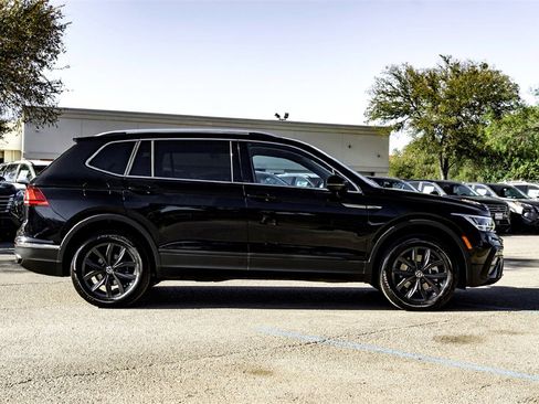 Used 2024 Volkswagen Tiguan SE image 4