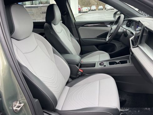 New 2026 Volkswagen Tiguan SE R-Line image 23