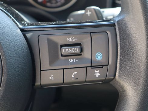 Used 2023 Nissan Rogue SV FWD image 13