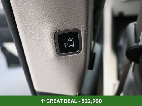 Used 2023 Chrysler Pacifica Touring-L FWD image 22