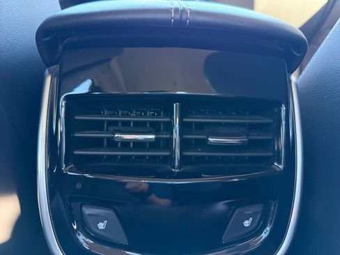 Used 2019 Cadillac XTS Luxury image 32