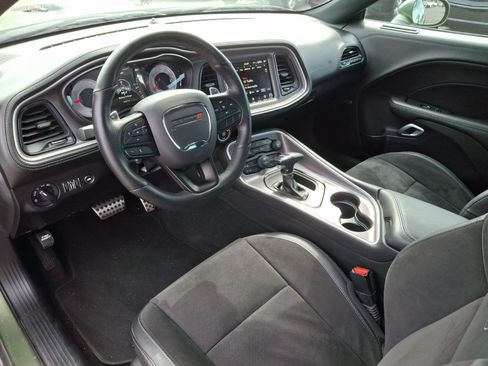 Used 2022 Dodge Challenger R/T Scat Pack RWD image 11