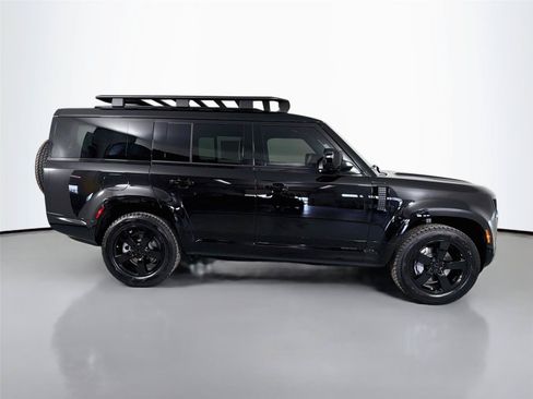 New 2026 Land Rover Defender 130 X-Dynamic SE AWD/4WD image 4