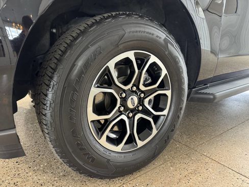 Used 2024 Ford Expedition XLT image 4