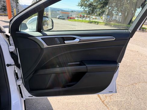 Used 2017 Ford Fusion Energi SE image 22