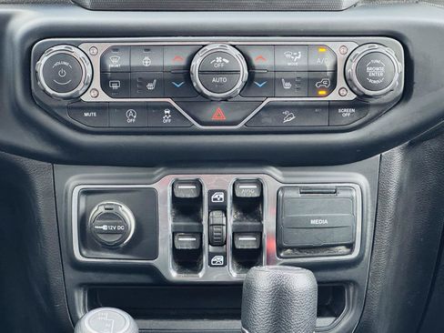 Used 2019 Jeep Wrangler Unlimited Sport S AWD/4WD image 17