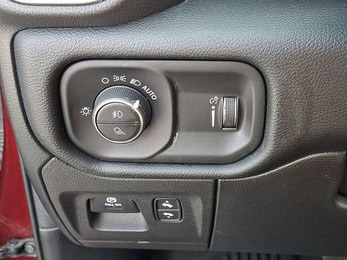 Used 2021 RAM 1500 Big Horn AWD/4WD image 25