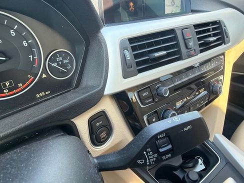 Used 2018 BMW 320i xDrive Sedan w/ Premium Package AWD/4WD image 23