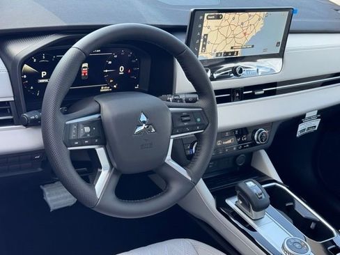 New 2025 Mitsubishi Outlander SEL image 14
