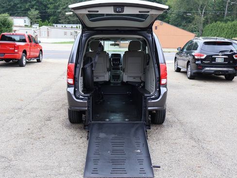 Used 2017 Dodge Grand Caravan SE w/ Power Window Group FWD image 2