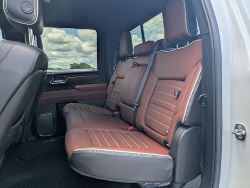 Used 2024 GMC Sierra 2500 Denali Ultimate AWD/4WD image 17