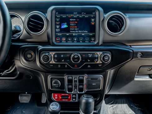 Used 2022 Jeep Wrangler Unlimited Rubicon w/ LED Lighting Group AWD/4WD image 23