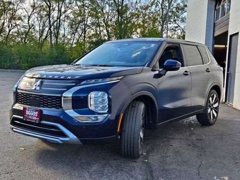 New 2025 Mitsubishi Outlander SE image 3