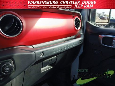 Used 2023 Jeep Wrangler Unlimited Rubicon w/ Cold Weather Group AWD/4WD image 26