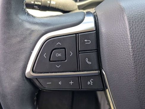 Used 2021 Toyota Highlander XLE FWD image 24