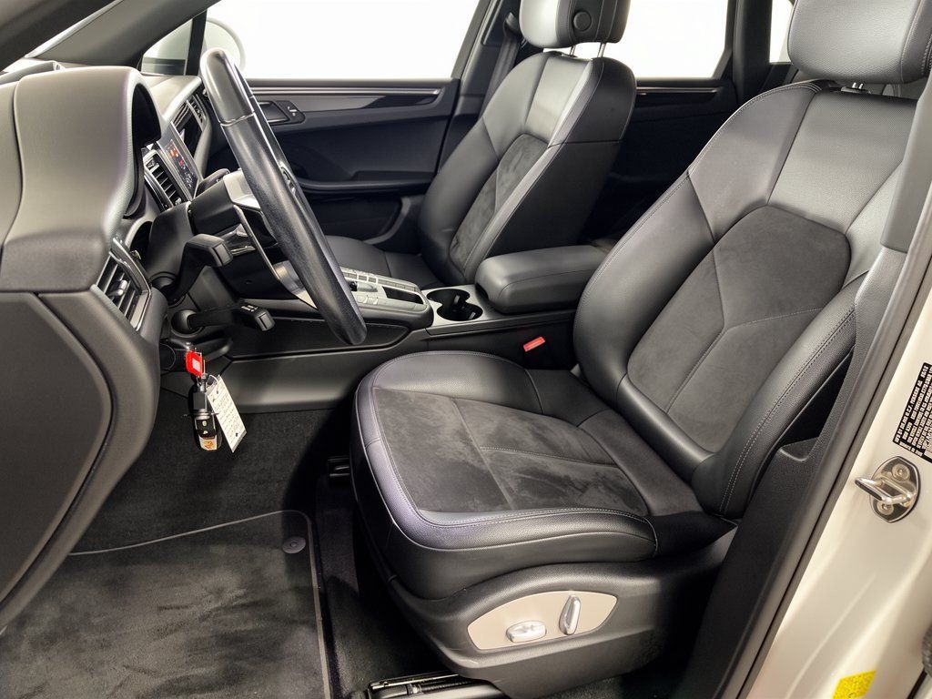 Used 2018 Porsche Macan AWD/4WD image 5