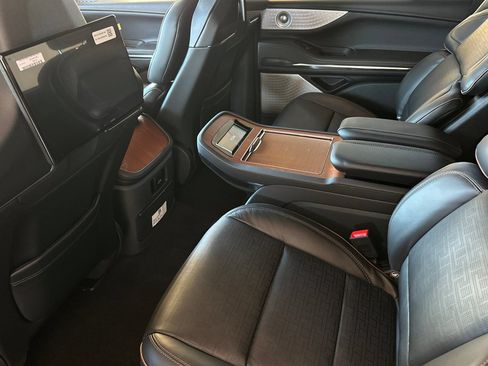 New 2026 Lincoln Navigator L Black Label AWD/4WD image 11