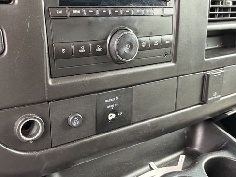 Used 2017 GMC Savana 2500 RWD image 7