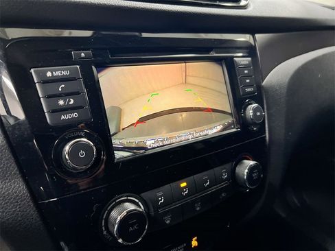 Used 2020 Nissan Rogue Sport S image 14