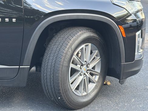 Used 2023 Chevrolet Traverse LT FWD image 5