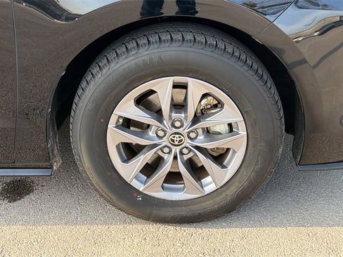 Used 2024 Toyota Sienna XLE image 49