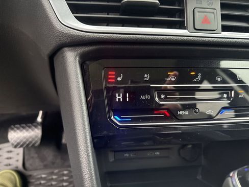 New 2025 Volkswagen Taos SEL image 34