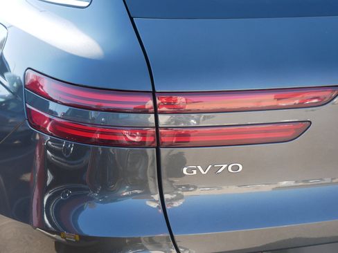Used 2025 Genesis GV70 2.5T AWD/4WD image 17