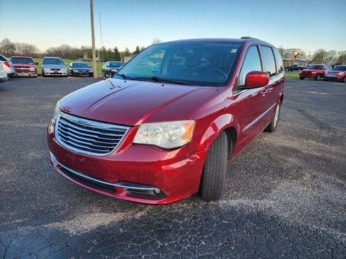 Used 2013 Chrysler Town & Country Touring image 11