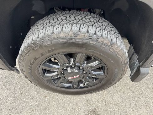 Used 2024 GMC Sierra 2500 AT4 w/ AT4 Premium Plus Package AWD/4WD image 13